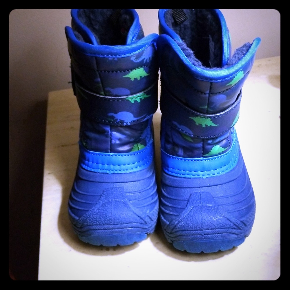 Snow boots